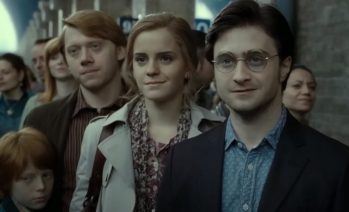 Harry Potter fans regret that J.K. Rowling abandoned this “lovely” idea for an epilogue, image source: Harry Potter and the Deathly Hallows – Part 2, David Yates, Warner Bros. Pictures, 2011.