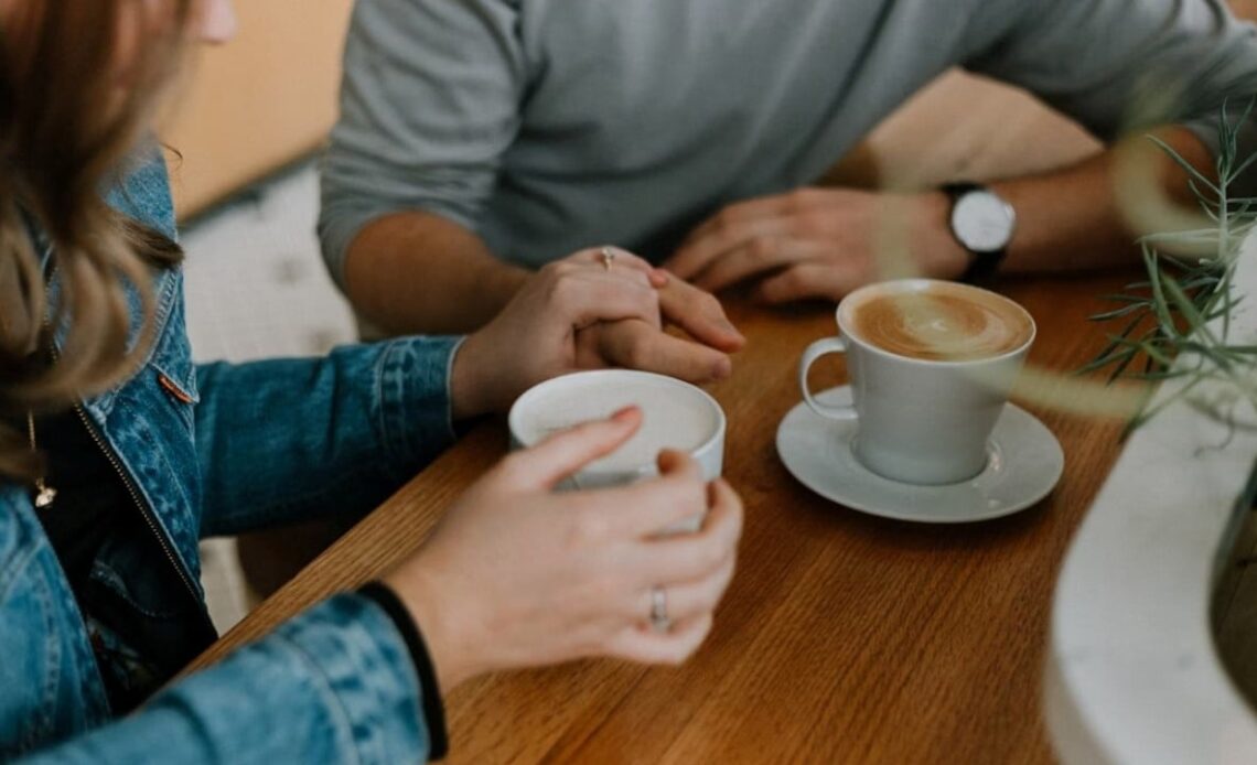 „My Boyfriend is AI” is a real community that already has more than 23K members. In an epidemic of loneliness, digital partners are no longer a surprise, image source: Priscilla Du Preez; Unsplash.com; 2018.