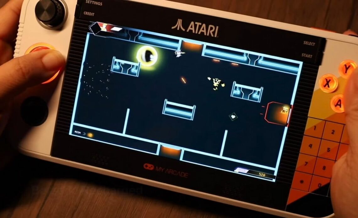More than 200 retro games in one handheld. New hardware from Atari looks quite nice, image source: YouTube: My Arcade; 2025.